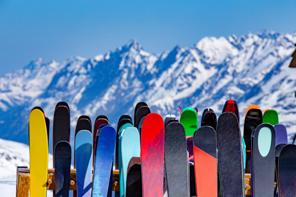 skis